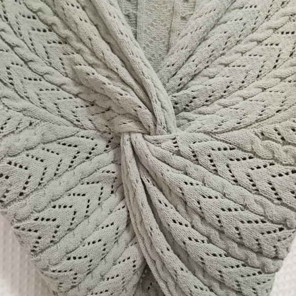 Jessica Simpson twist back sweater. EUC.  Size xs. - Picture 3 of 5